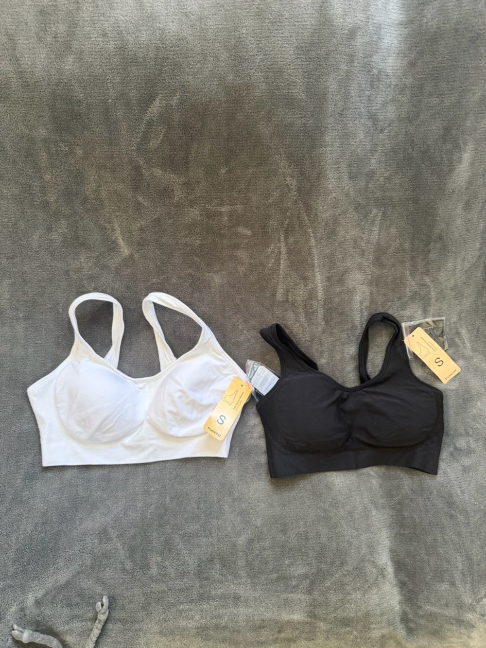 Truekind Comfort Stretch Wireless Bra - White & Black, Small New lot of 2
